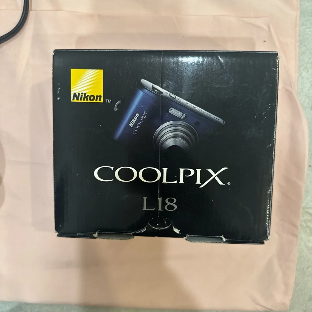 Nikon COOLPIX L18 Digital Camera Box
